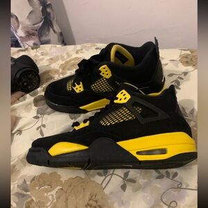 Nike AIR JORDAN 4 RETRO GS 'THUNDER' (2023) SNEAKERS SHOES SIZE 5.5Y ⚫️🟡